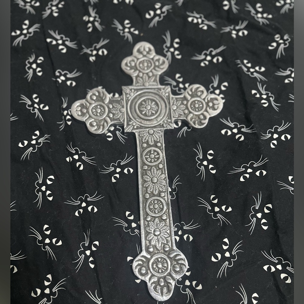 Decorative Silver Cross - Picture 2 of 3
